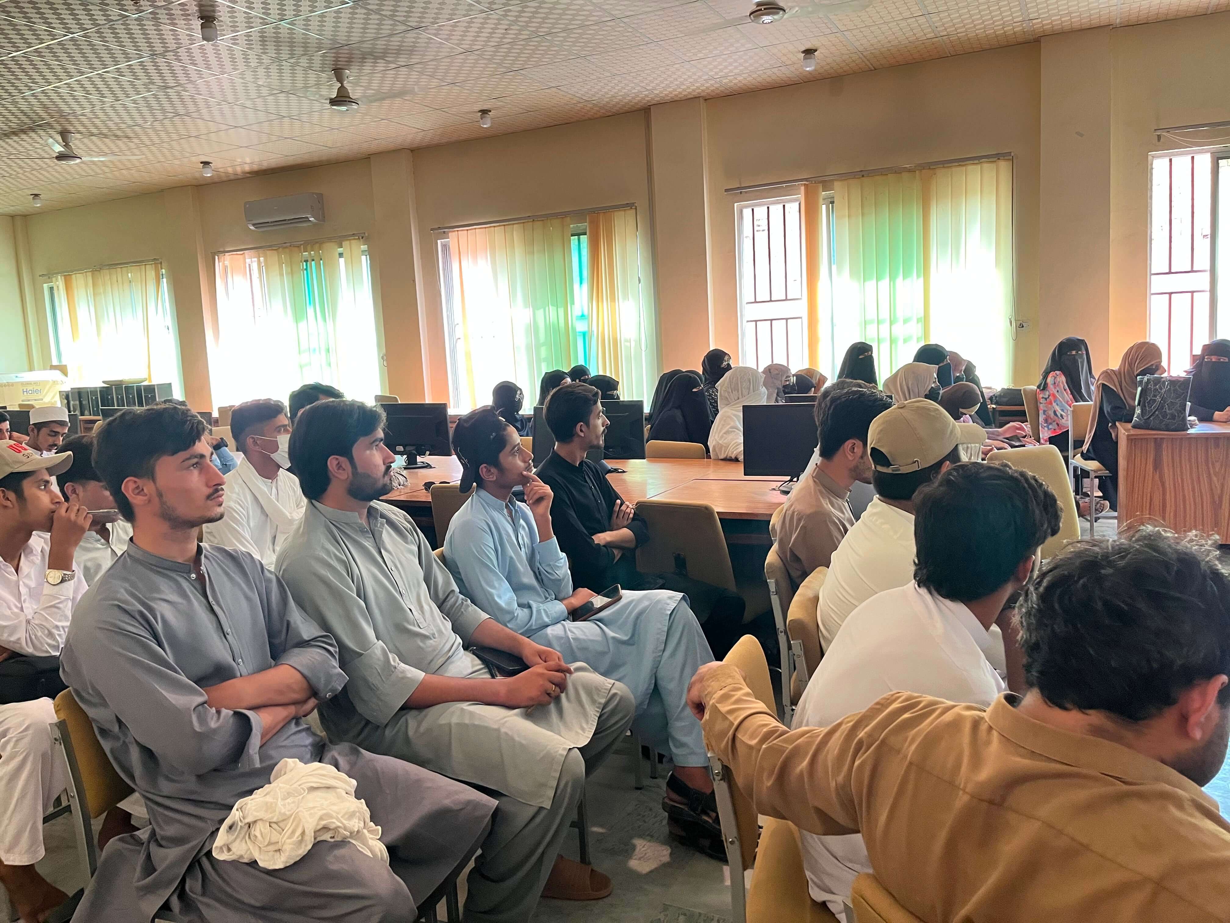 Hunar Tehreek training class in session — photo 5